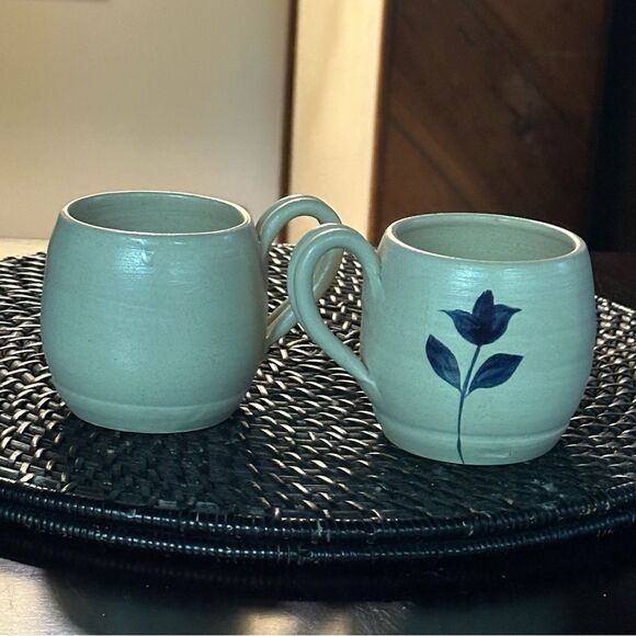 Vtg 90s Williamsburg Pottery Tulip Design Salt glaze cobalt blue Mugs 3.25” tall - Picture 1 of 8